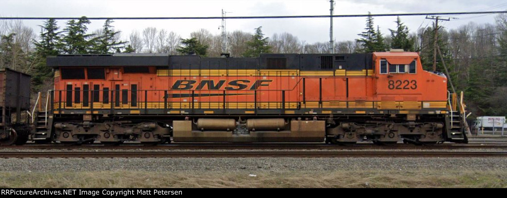 BNSF 8223